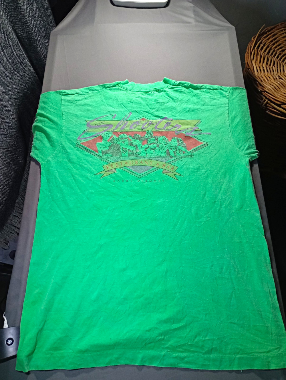 Fruit of the Loom Shooters Restaurant & Bar Graphic T Shirt Men's L Green